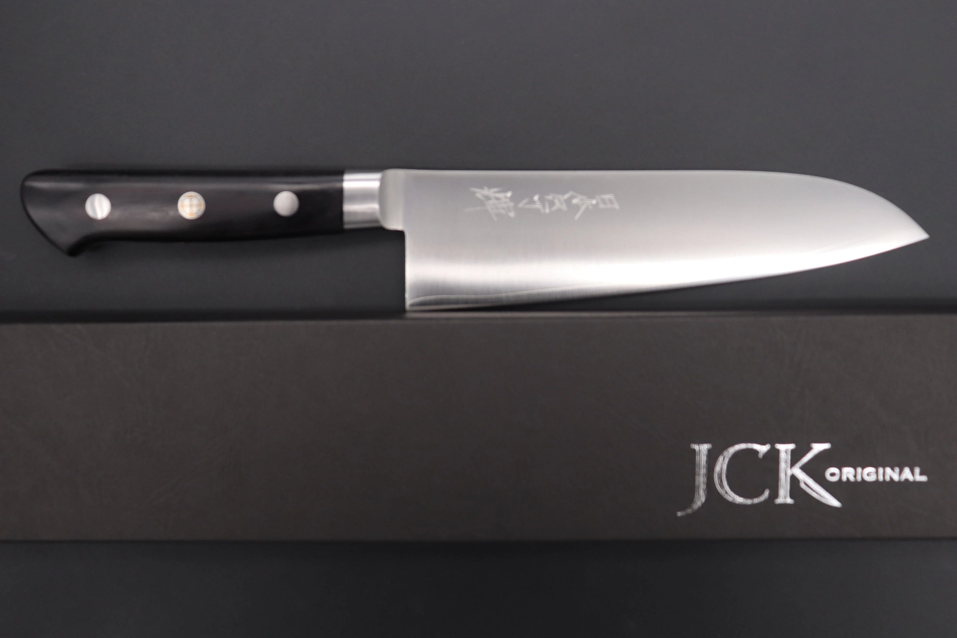 JCK Original Kagayaki R-2 Clad Series KGR2-2 Santoku 175mm (6.8 Inch) - Image 8
