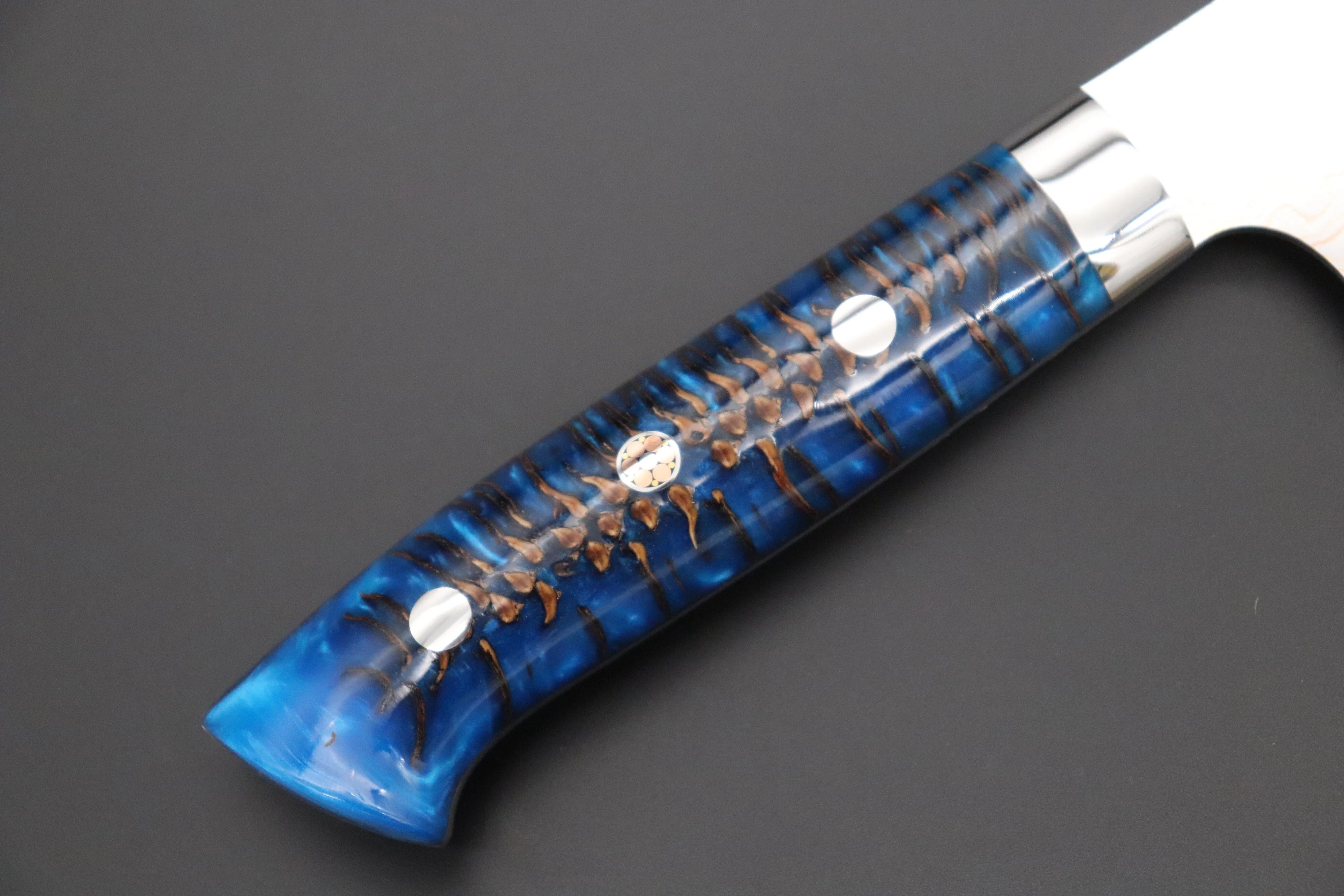 Takeshi Saji SUMMIT ― Limited Edition Custom Series SMT-1001 VG-10W磨 Multi-Colored Golden-Rainbow Damascus Gyuto 210mm (8.2 Inch) - Image 3