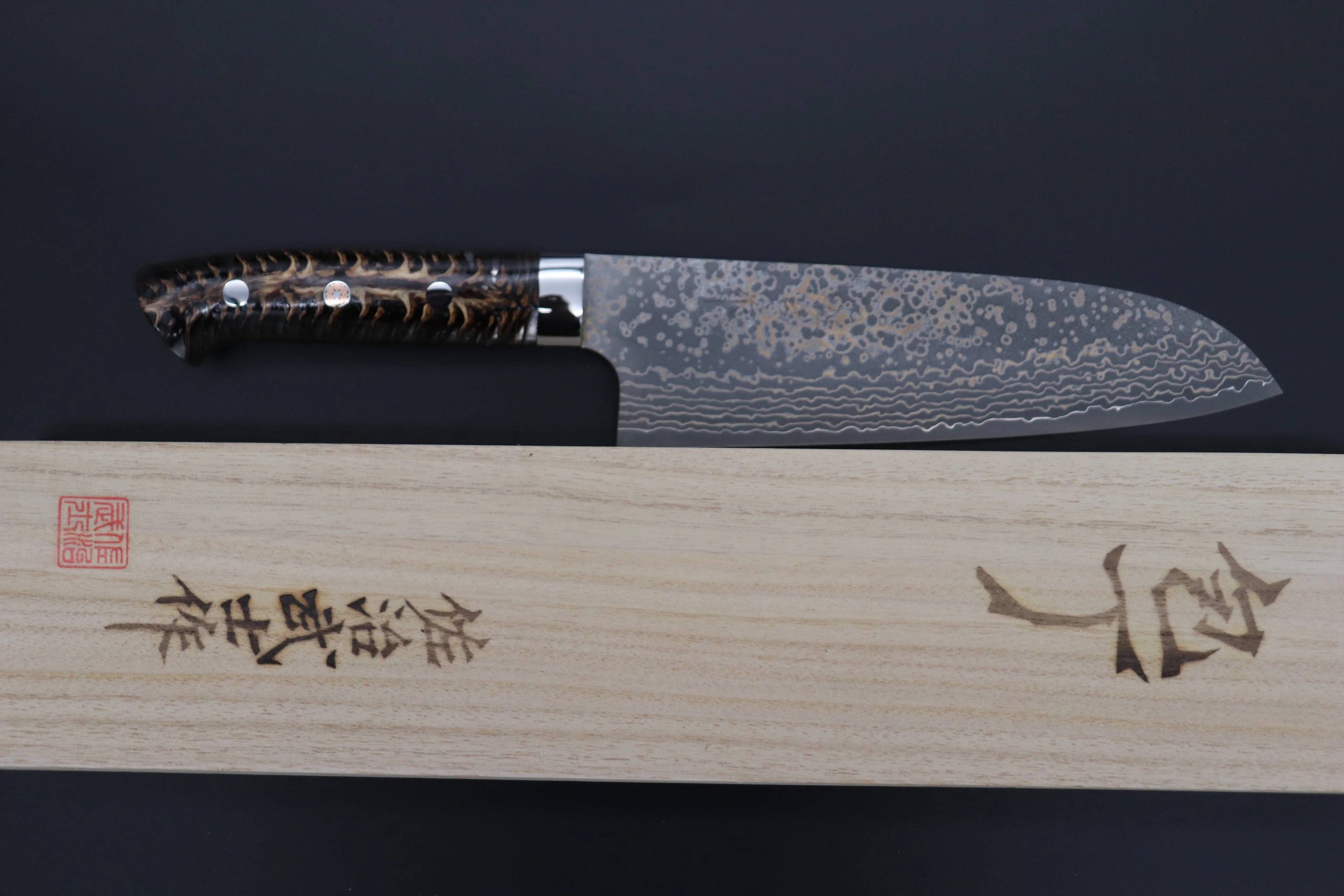 Takeshi Saji SUMMIT ― Limited Edition Custom Series SMT-1038 VG-10W Multi-Colored Golden-Rainbow Damascus Santoku 180mm (7 Inch) - Image 8
