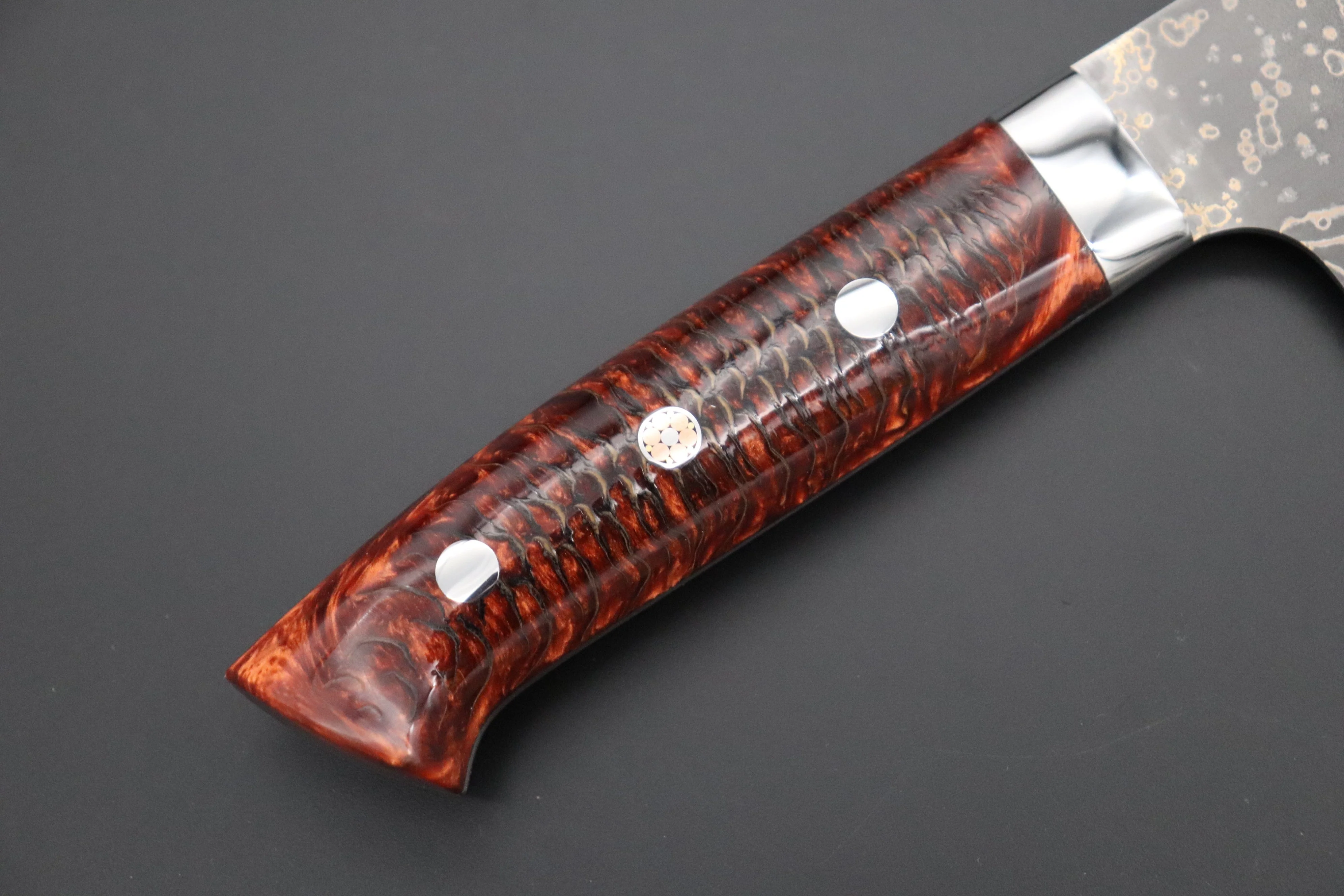 Takeshi Saji SUMMIT ― Limited Edition Custom Series SMT-1040 VG-10W Multi-Colored Golden-Rainbow Damascus Santoku 180mm (7 Inch) - Image 3