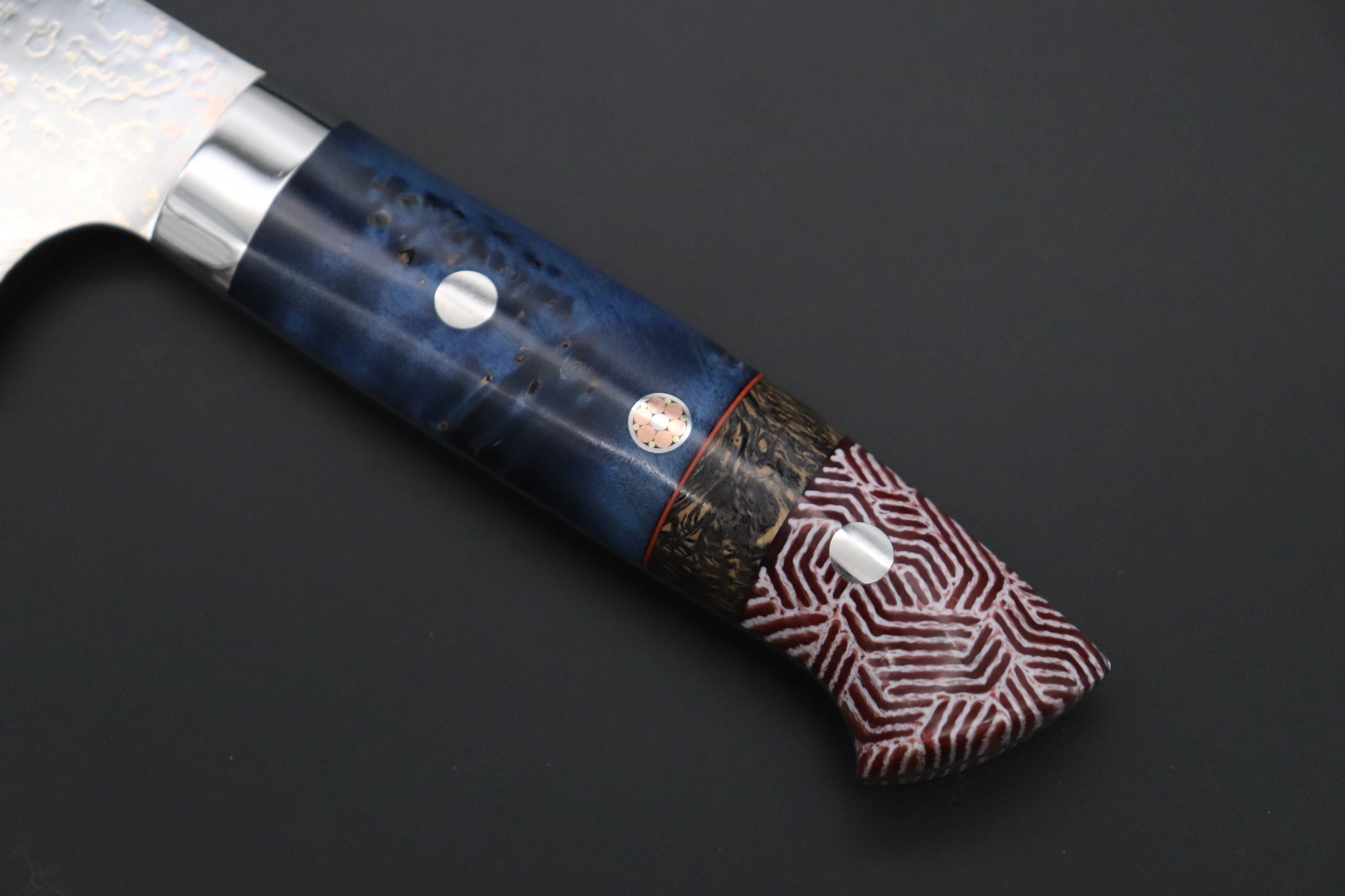 Takeshi Saji SUMMIT ― Limited Edition Custom Series SMT-1113 VG-10W磨 Multi-Colored Golden-Rainbow Damascus Santoku 180mm (7 Inch) - Image 7