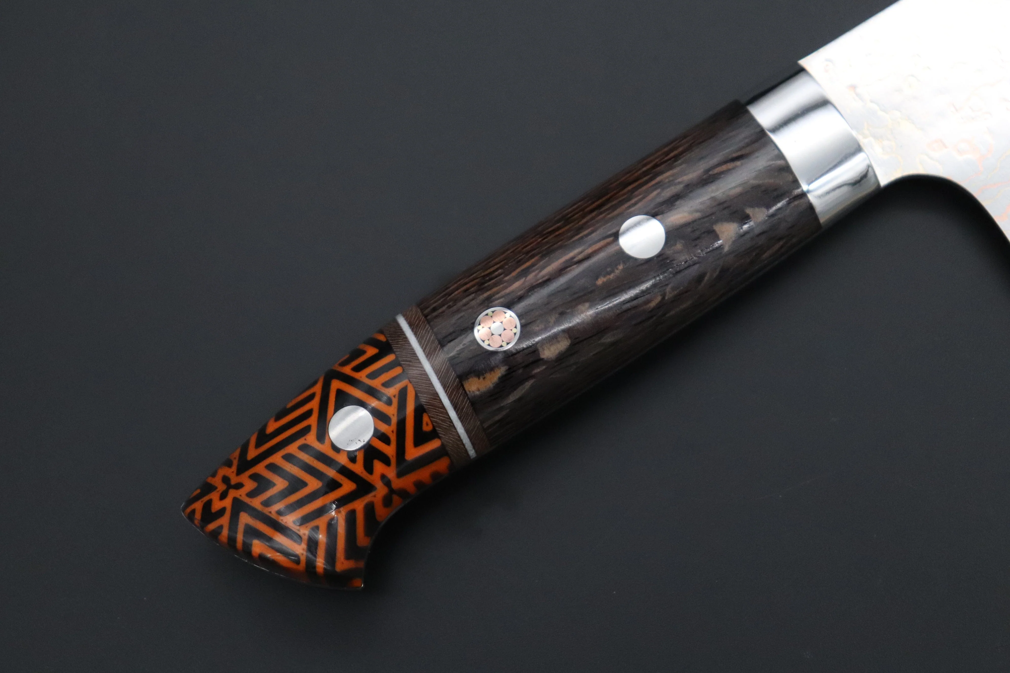 Takeshi Saji SUMMIT ― Limited Edition Custom Series SMT-1114 VG-10W磨 Multi-Colored Golden-Rainbow Damascus Santoku 180mm (7 Inch) - Image 3