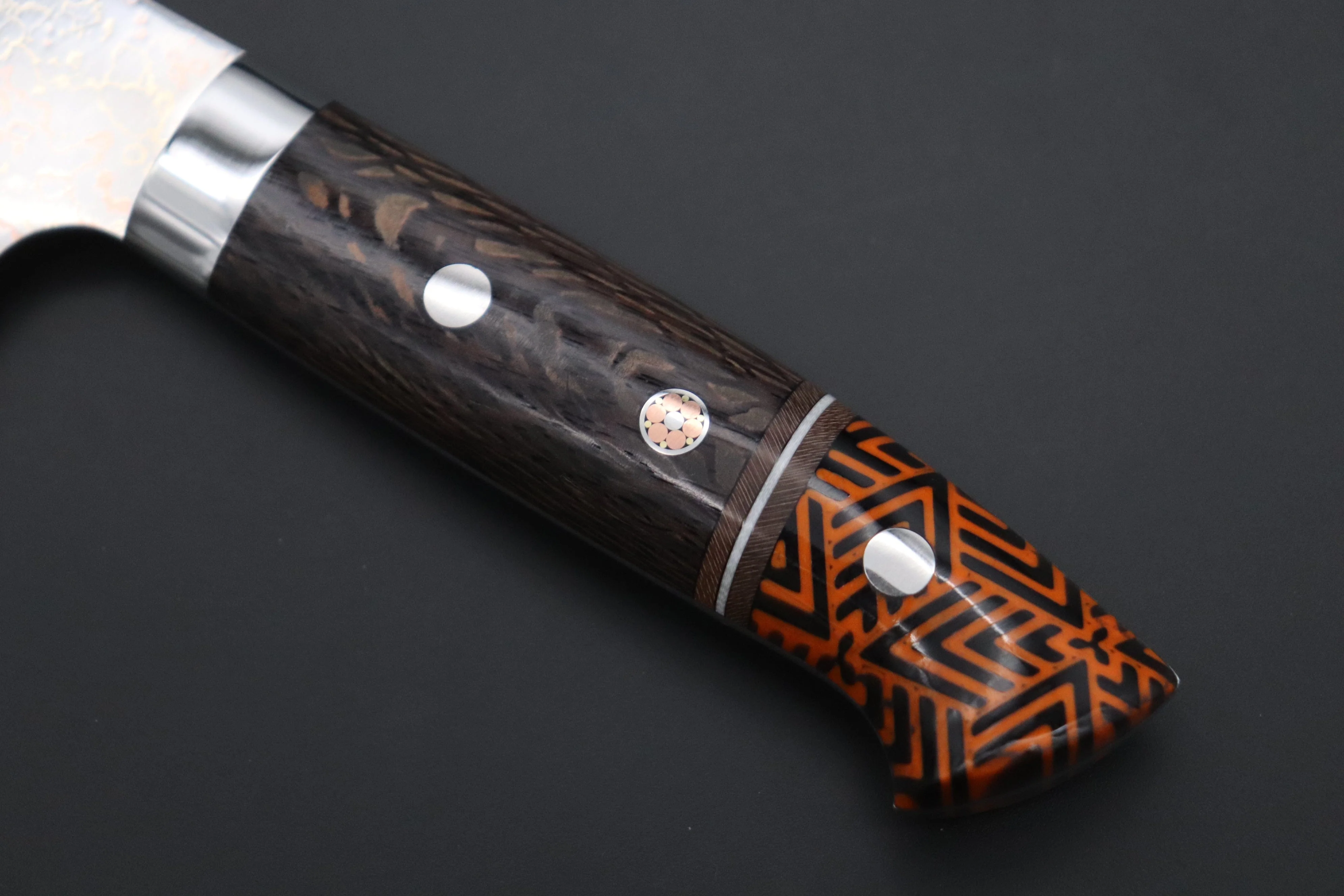 Takeshi Saji SUMMIT ― Limited Edition Custom Series SMT-1114 VG-10W磨 Multi-Colored Golden-Rainbow Damascus Santoku 180mm (7 Inch) - Image 7