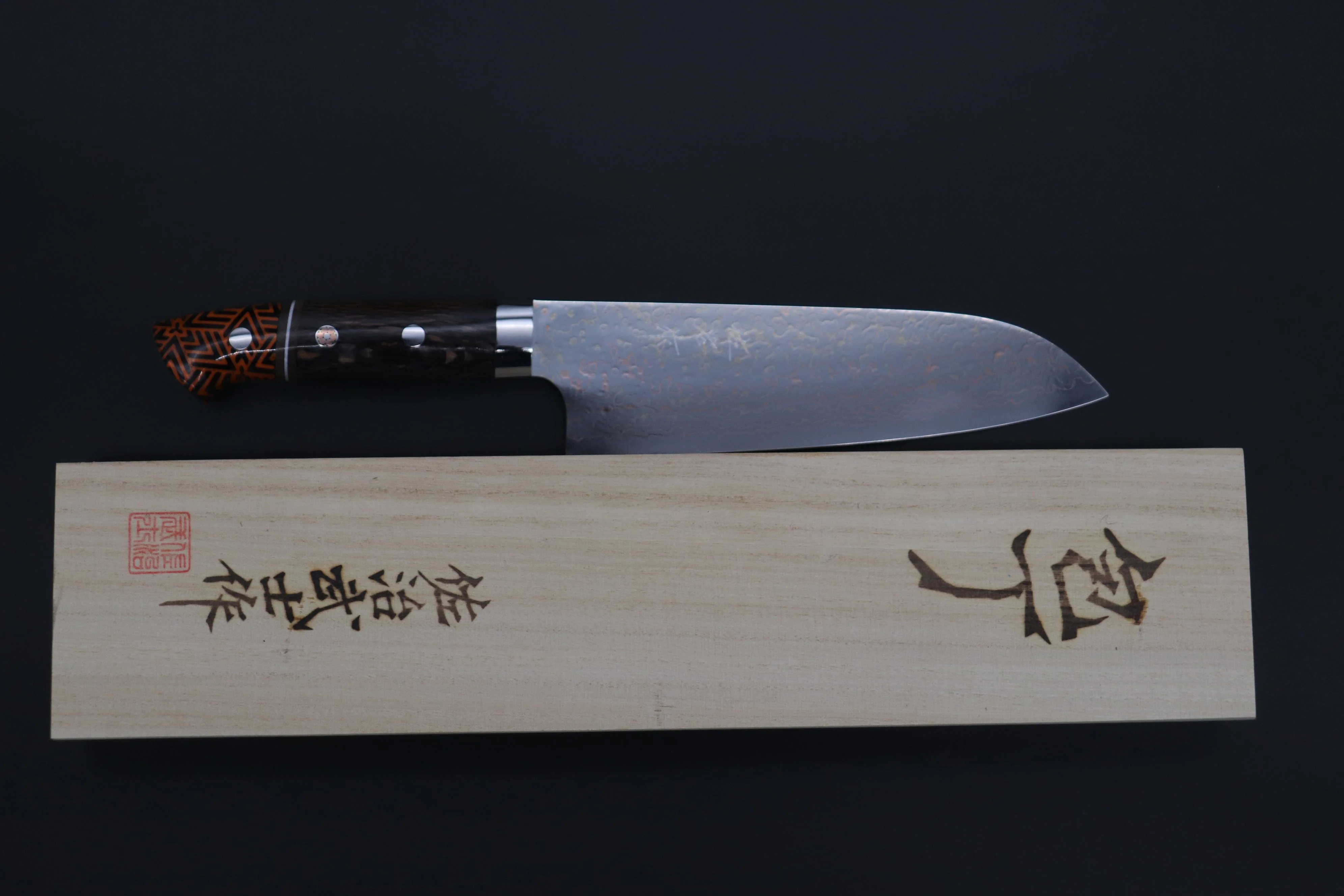 Takeshi Saji SUMMIT ― Limited Edition Custom Series SMT-1114 VG-10W磨 Multi-Colored Golden-Rainbow Damascus Santoku 180mm (7 Inch) - Image 8