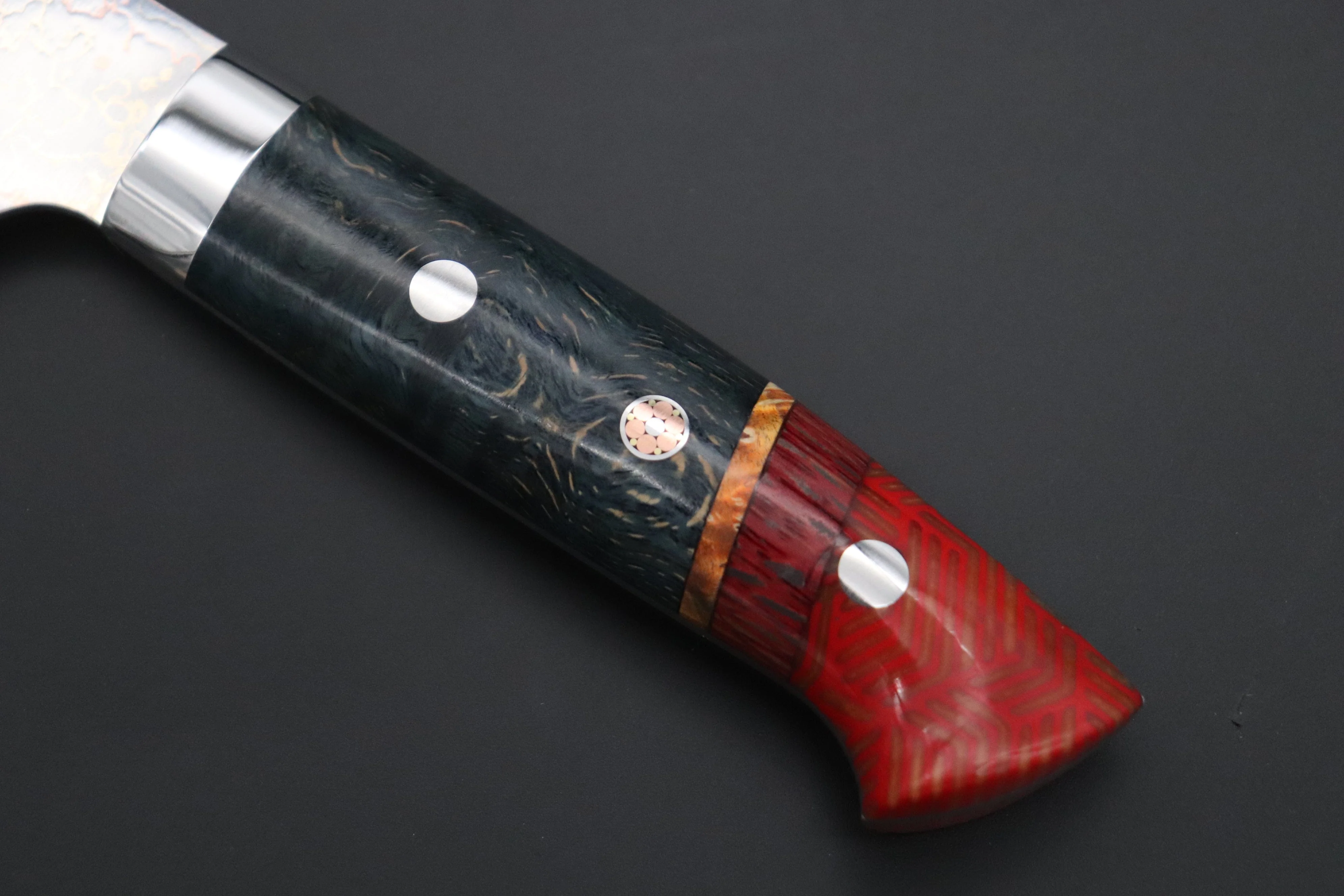 Takeshi Saji SUMMIT ― Limited Edition Custom Series SMT-1115 VG-10W磨 Multi-Colored Golden-Rainbow Damascus Santoku 180mm (7 Inch) - Image 7