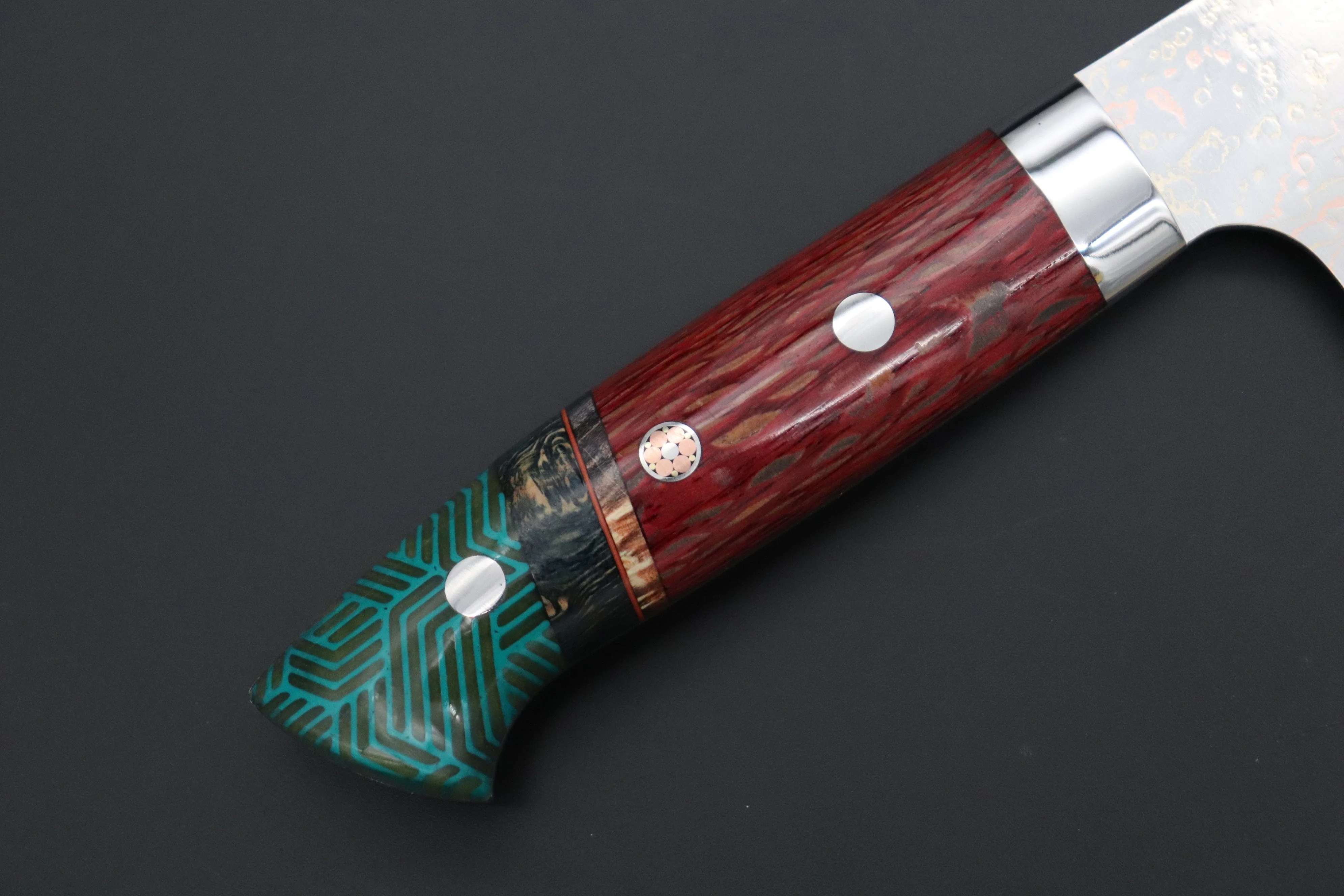 Takeshi Saji SUMMIT ― Limited Edition Custom Series SMT-1116 VG-10W磨 Multi-Colored Golden-Rainbow Damascus Santoku 180mm (7 Inch) - Image 3