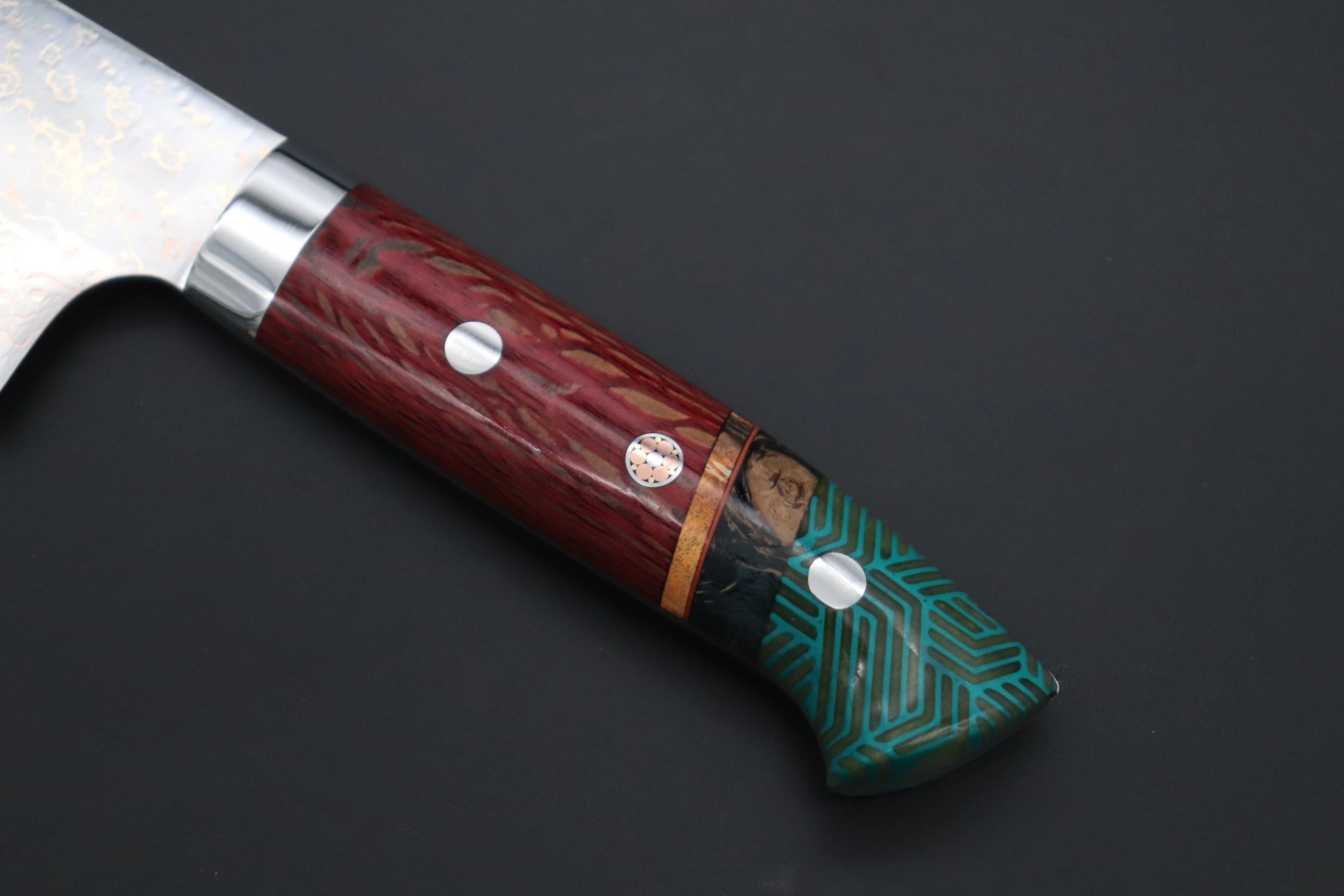 Takeshi Saji SUMMIT ― Limited Edition Custom Series SMT-1116 VG-10W磨 Multi-Colored Golden-Rainbow Damascus Santoku 180mm (7 Inch) - Image 7