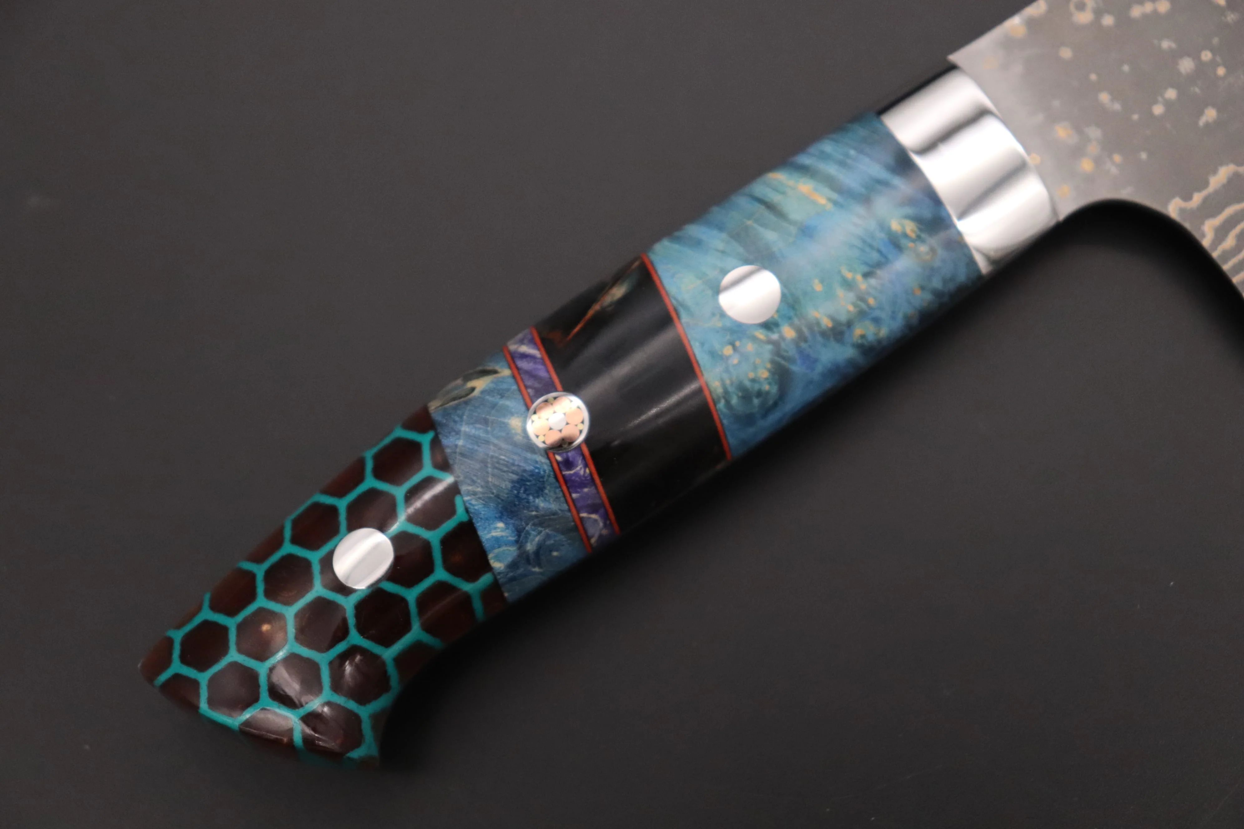 Takeshi Saji SUMMIT ― Limited Edition Custom Series SMT-1147 VG-10W Multi-Colored Golden-Rainbow Damascus Santoku 180mm (7 Inch) - Image 3