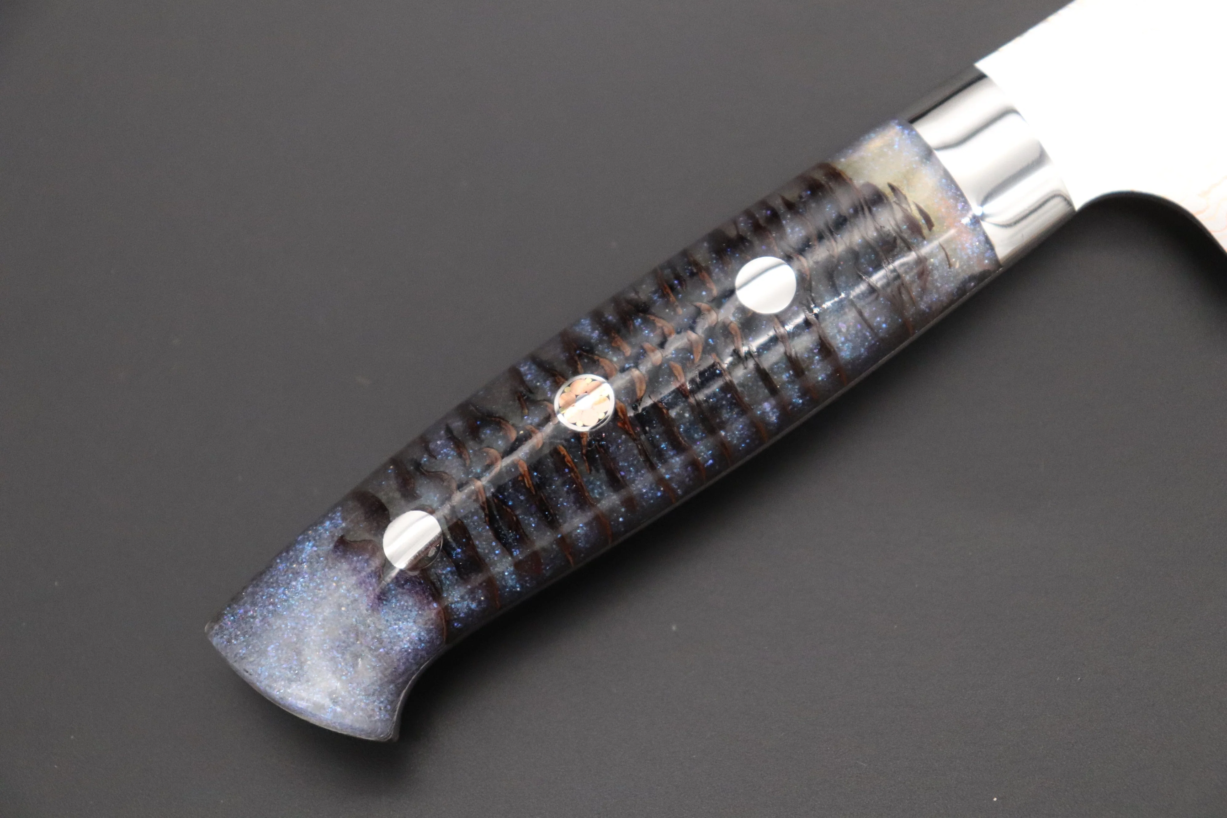 Takeshi Saji SUMMIT ― Limited Edition Custom Series SMT-995 VG-10W磨 Multi-Colored Golden-Rainbow Damascus Gyuto 180mm (7 Inch) - Image 3