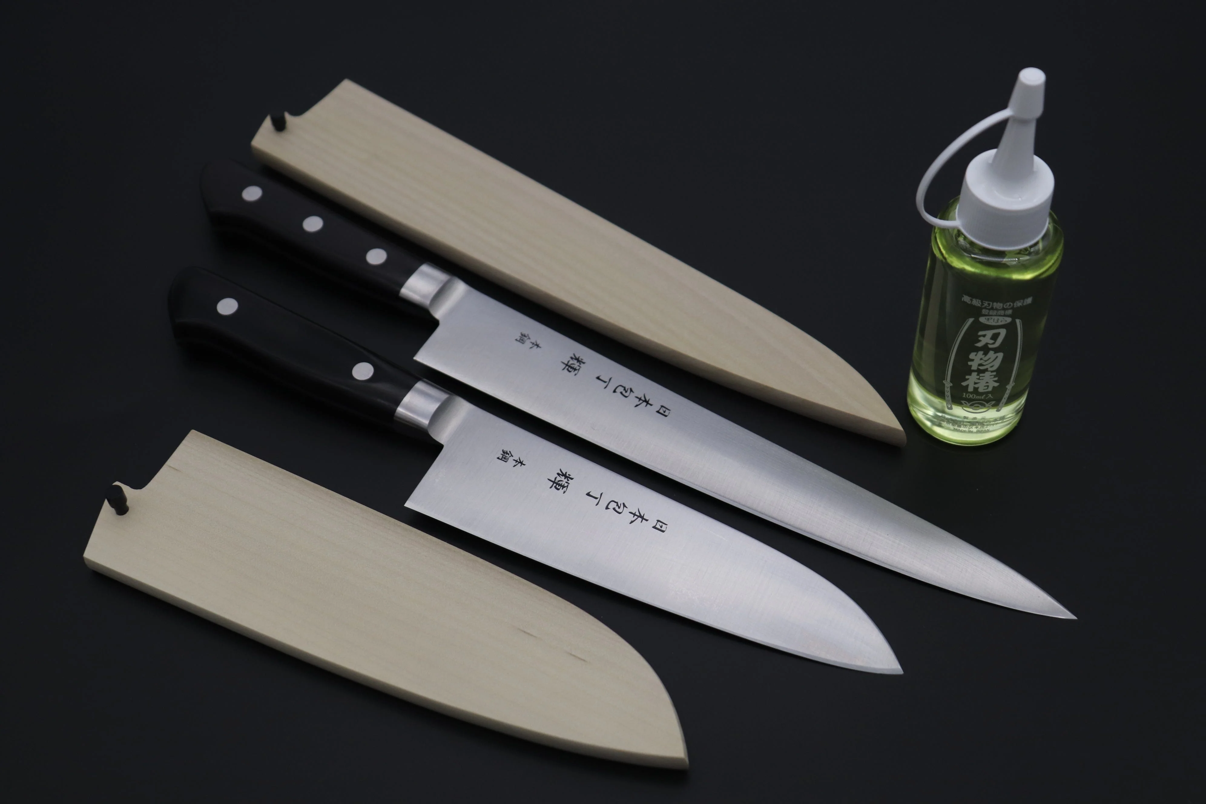 "Very Carbon Steel Lover 2Pcs Knife Set Part 2" JCK Original Kagayaki CarboNext Series KC-3ES Santoku 180mm & KC-8ES Sujihiki 240mm (Each knife comes with Wooden Saya. with Tsubaki Oil)